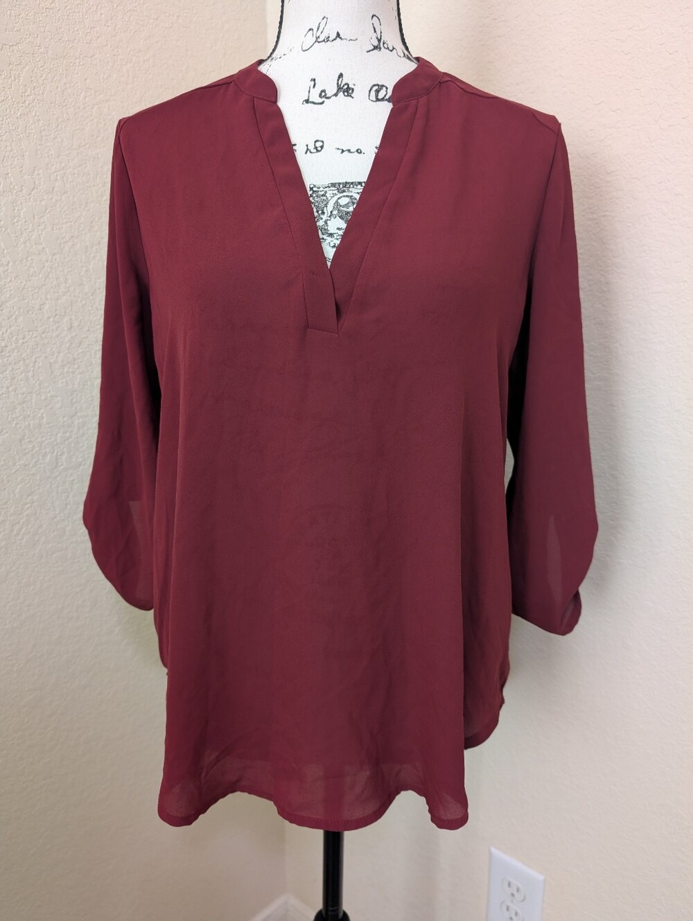 EUC•Lush Split V-Neck 3/4 Roll Tab Sleeve Sheer Blouse In Burgundy Maroon•SML🍷